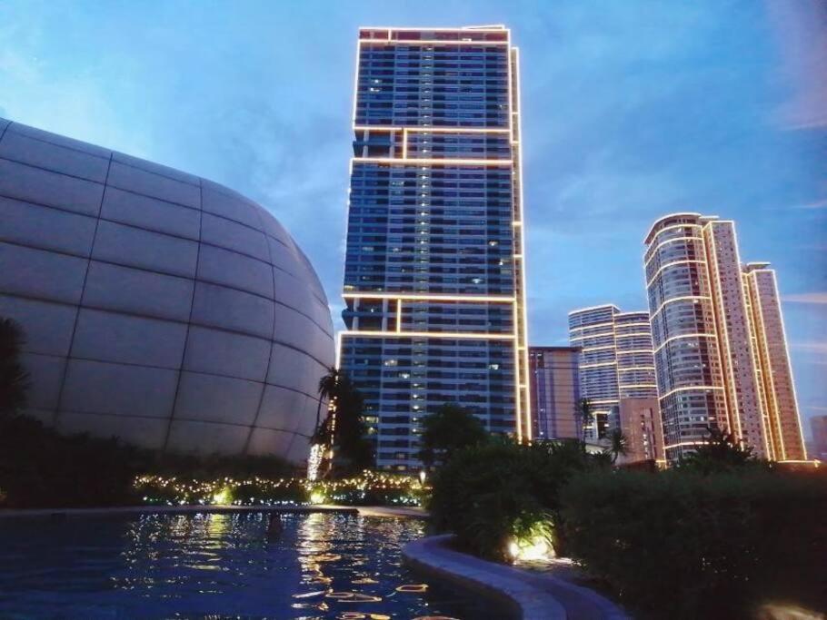 Aveline Suites Elite Rockwell View Acqua Private Residences Near Rockwell Makati Manila Esterno foto